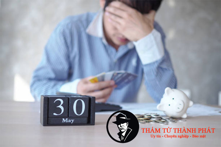 kiểm tra một người có nợ nần