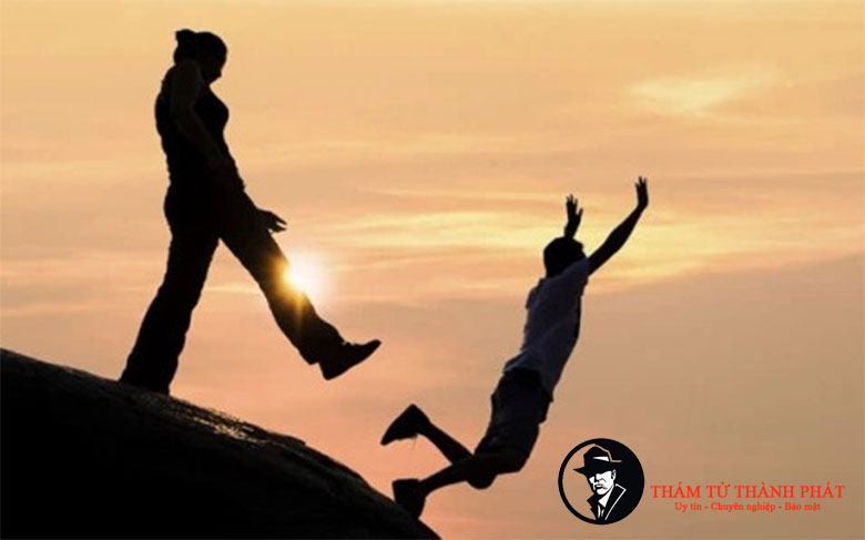người bị phản bội đau khổ như thế nào