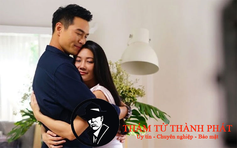 chồng tay ôm bồ
